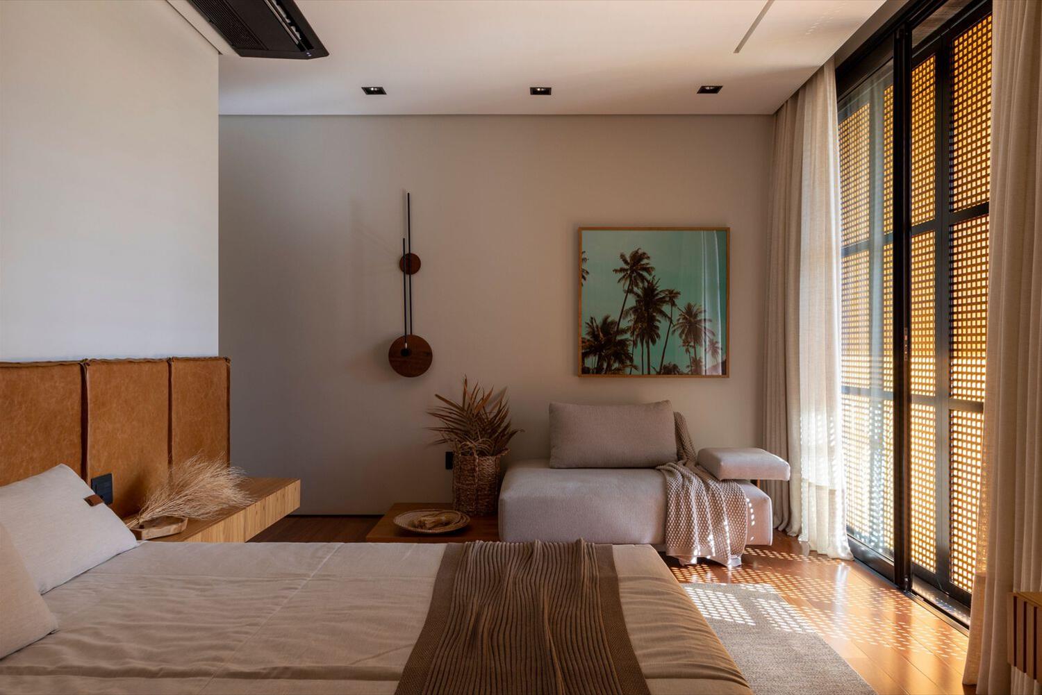 巴西圣保罗 Casa Veraneio 住宅 | 木质百叶窗打造私密舒适空间-12