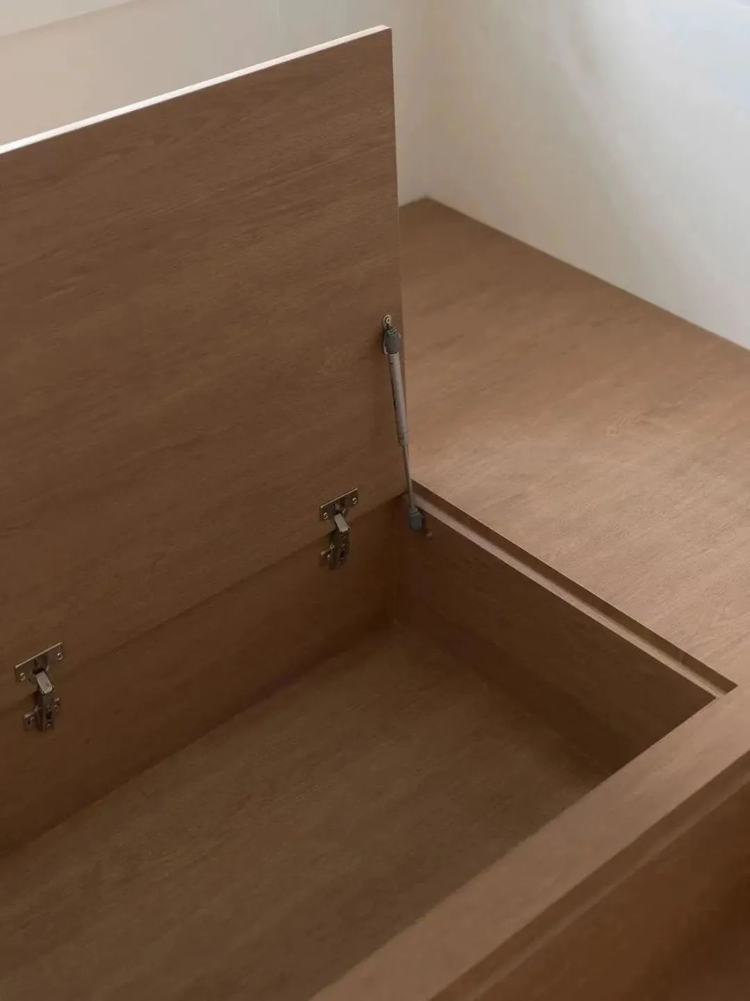 小卧室设计 · 榻榻米 VS 传统床,哪个更适合你?丨高灰别墅大宅设计-2