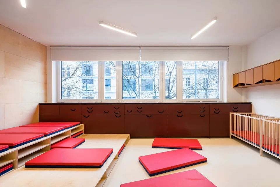 幼儿园设计丨打造儿童主宰的趣味空间 - Malvína托儿所 / No Architects-12