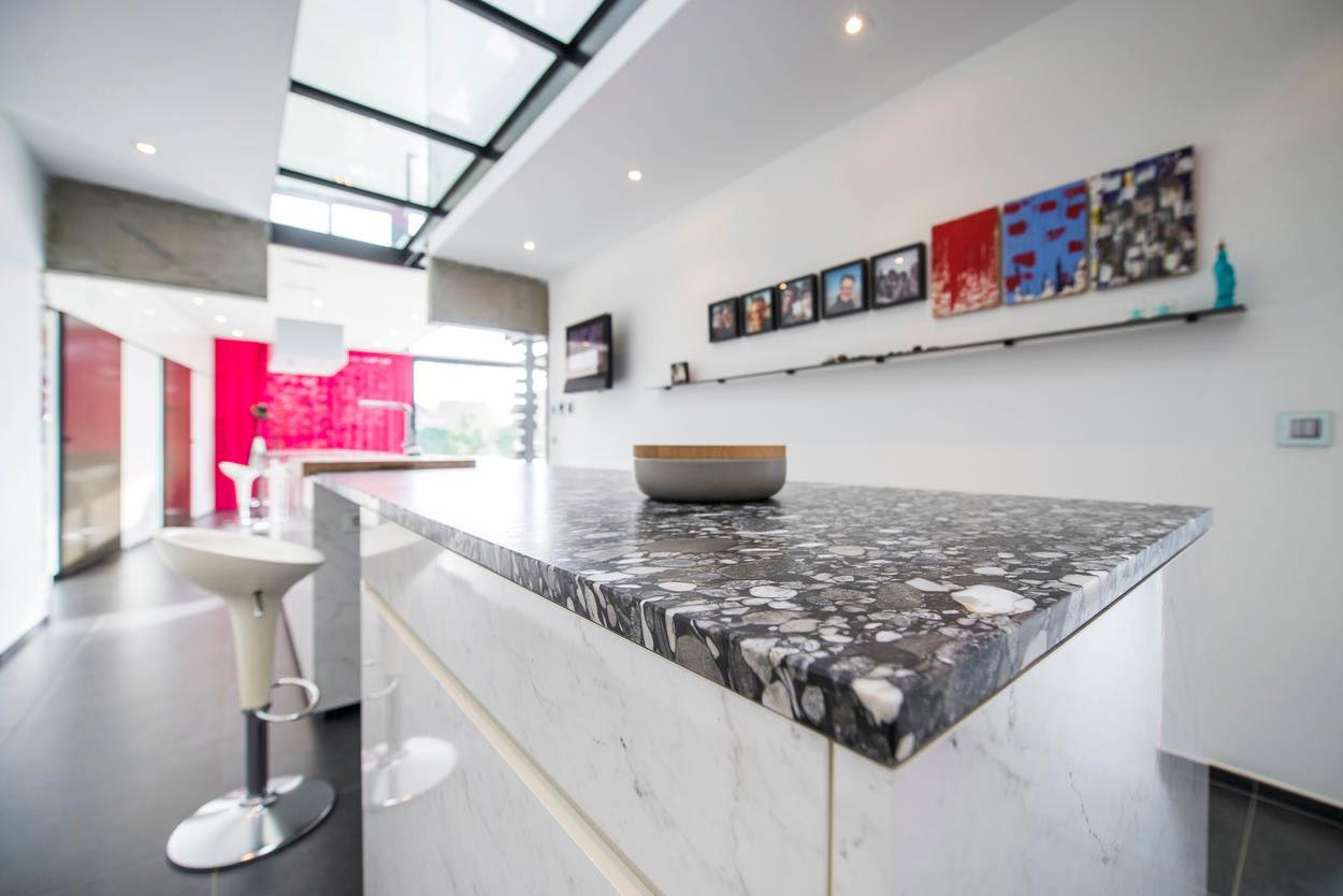 比利时阿尔蒂普改造面包店为明亮通风之家-18