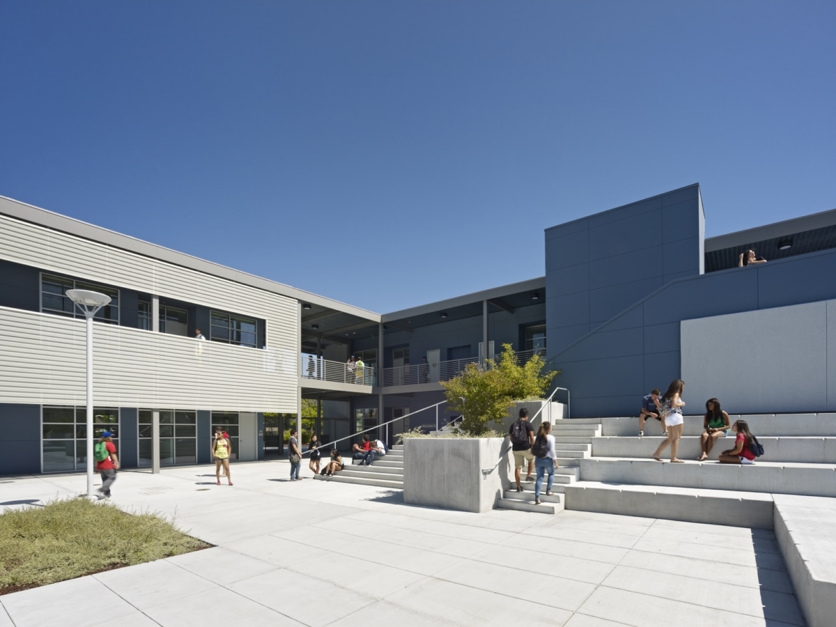 加州 East Palo Alto Academy 中学绿色校园设计丨CAW Architects-11