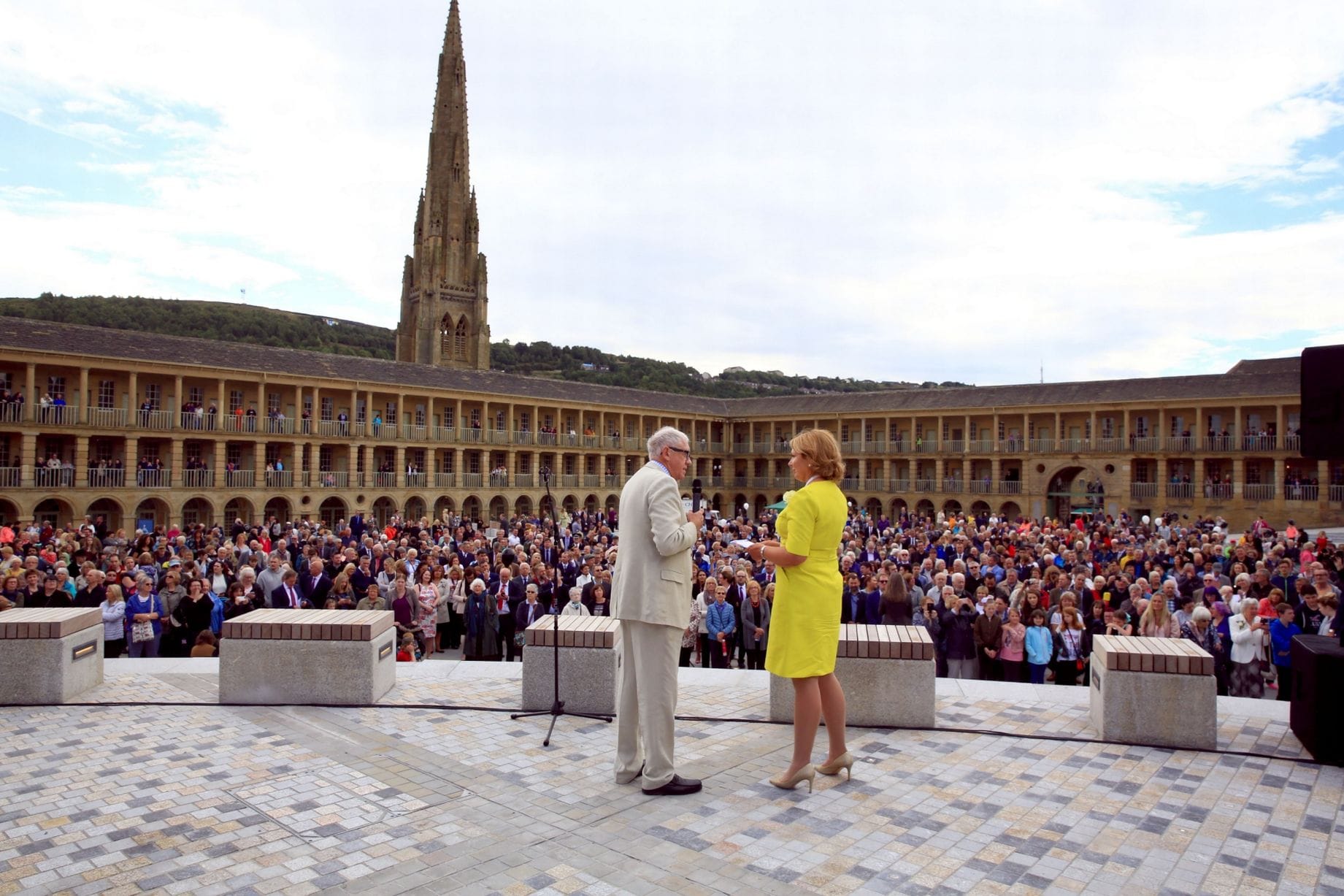 英国哈利法克斯 Piece Hall 广场 · 历史建筑的现代复兴-45