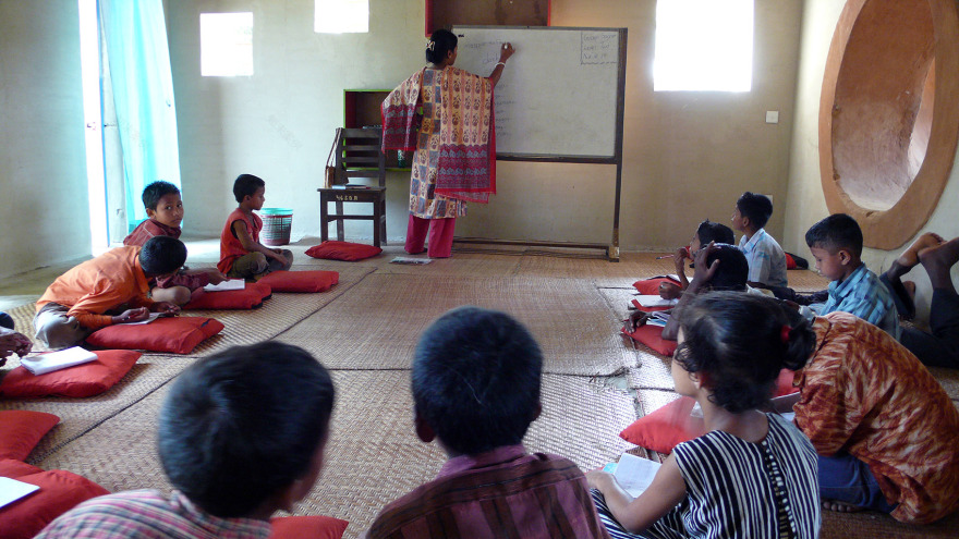 孟加拉国的现代教育培训学院,手工打造的传统学校 / Studio Anna Heringer-33