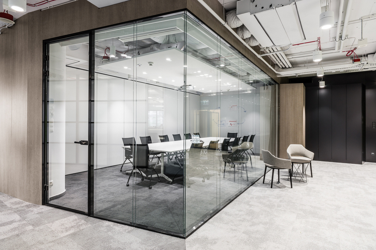 波兰 pharmaceutical 公司办公室,简约黑白构建传统日式美学-7