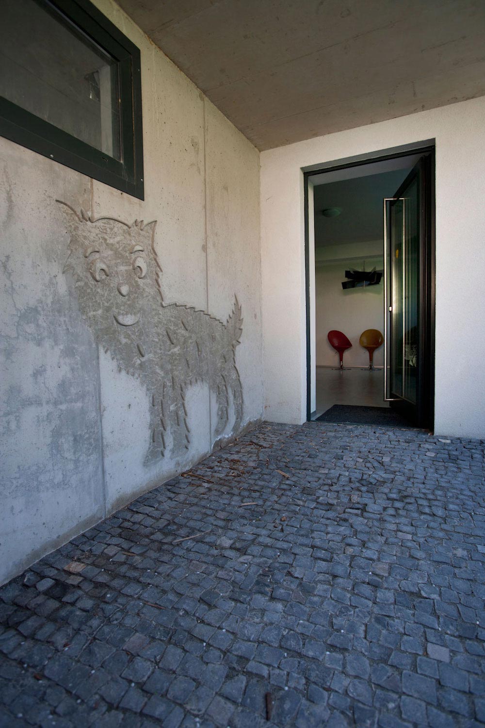 伊格尔·莱奇的生活理念 · 斯洛伐克混凝土别墅-23