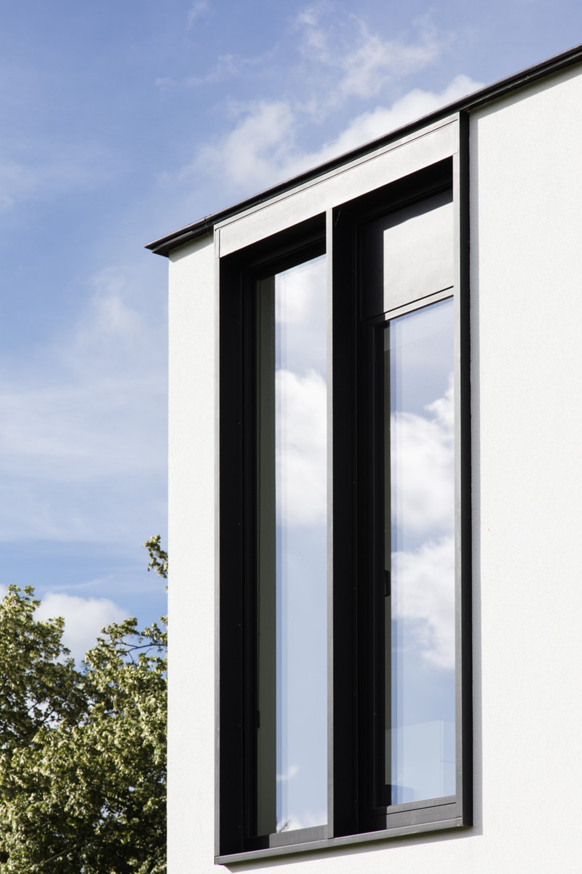 朱玛设计“飞屋”家居，紧凑布局中心壁炉成亮点-13