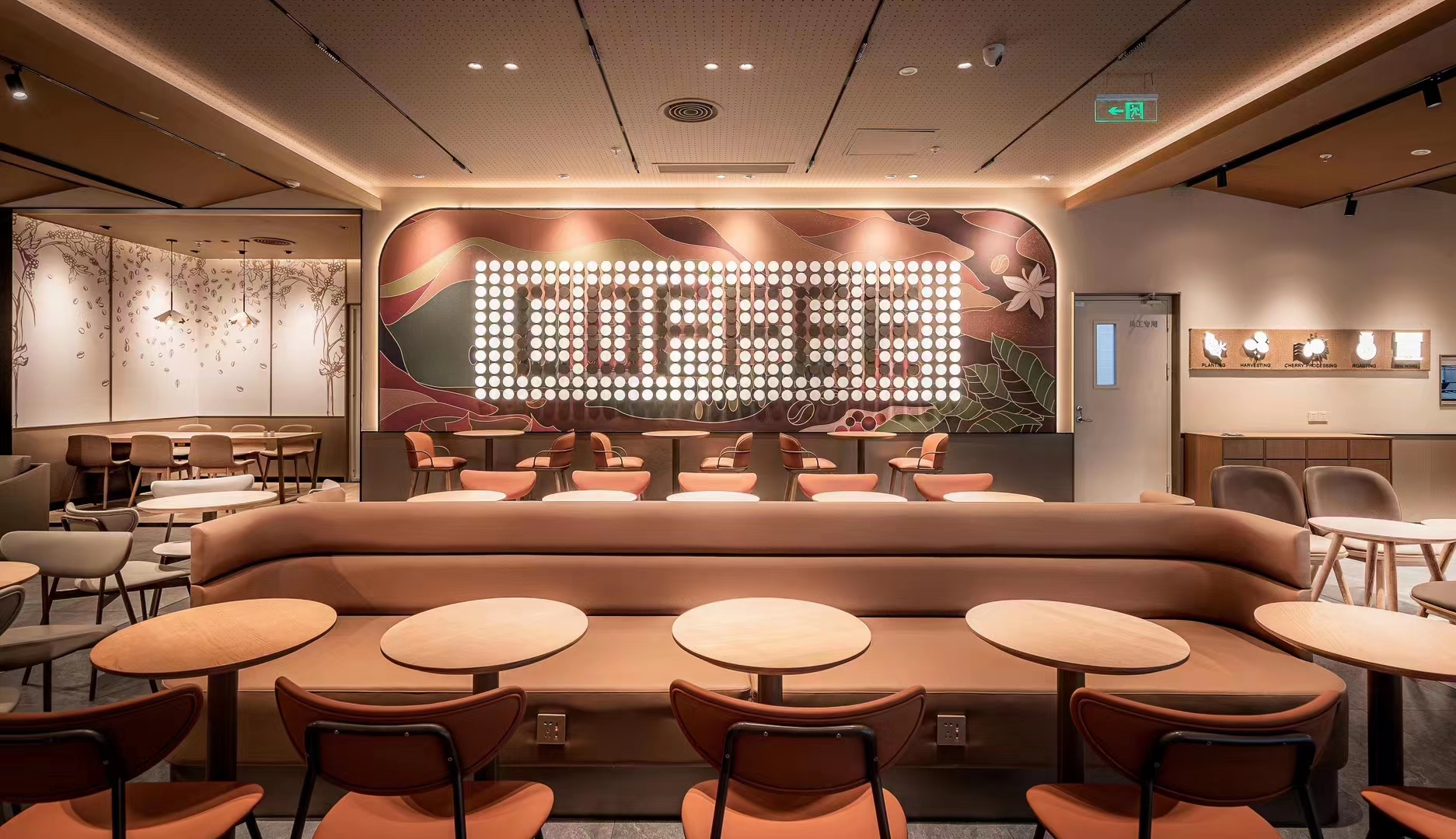 兰州的蒂姆·霍顿斯（咖啡店）

注：TIM HORTONS 是一家知名咖啡连锁品牌，一般直译为蒂姆·霍顿斯  丨中国兰州-4