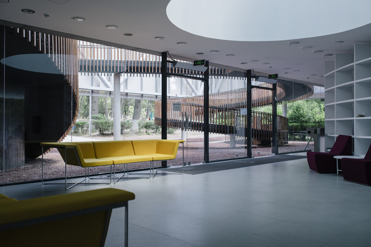 格鲁吉亚第比利斯公园中的蓝庭多媒体图书馆-19