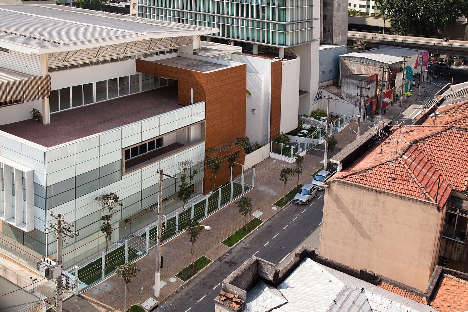 巴西 EscritórioBACCO Arquitetos 的现代化绿色总部设计-3