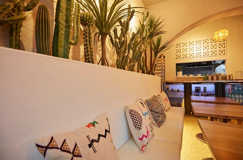 温馨 15 坪卡萨布兰卡餐厅设计，明亮照明营造舒适氛围-14