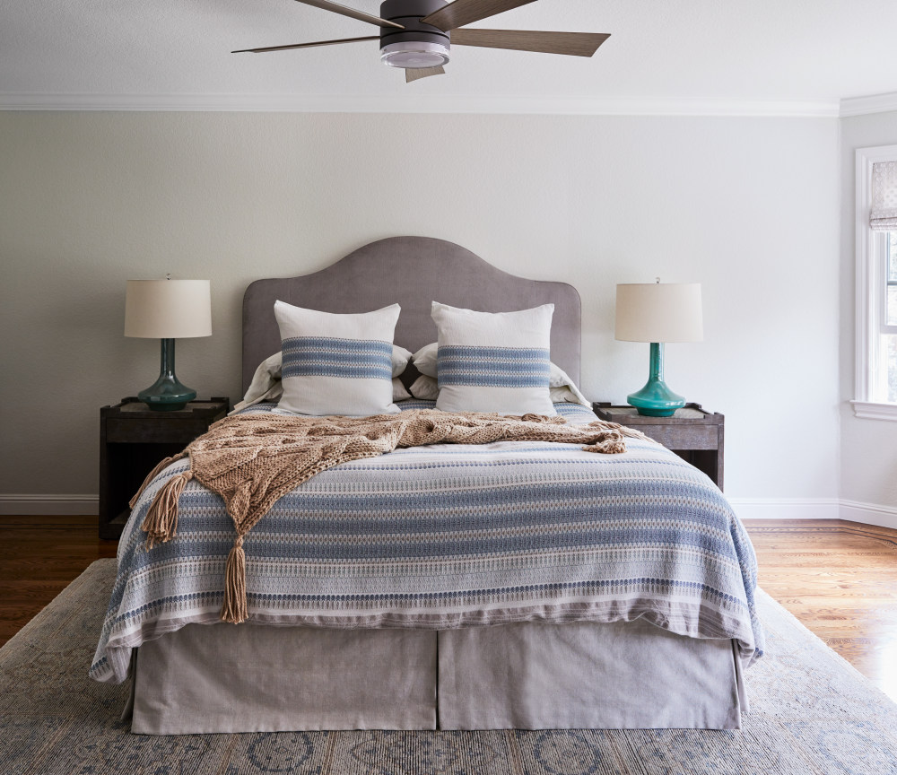 柔和灯光打造舒适卧室空间丨ELLEdecoration-31