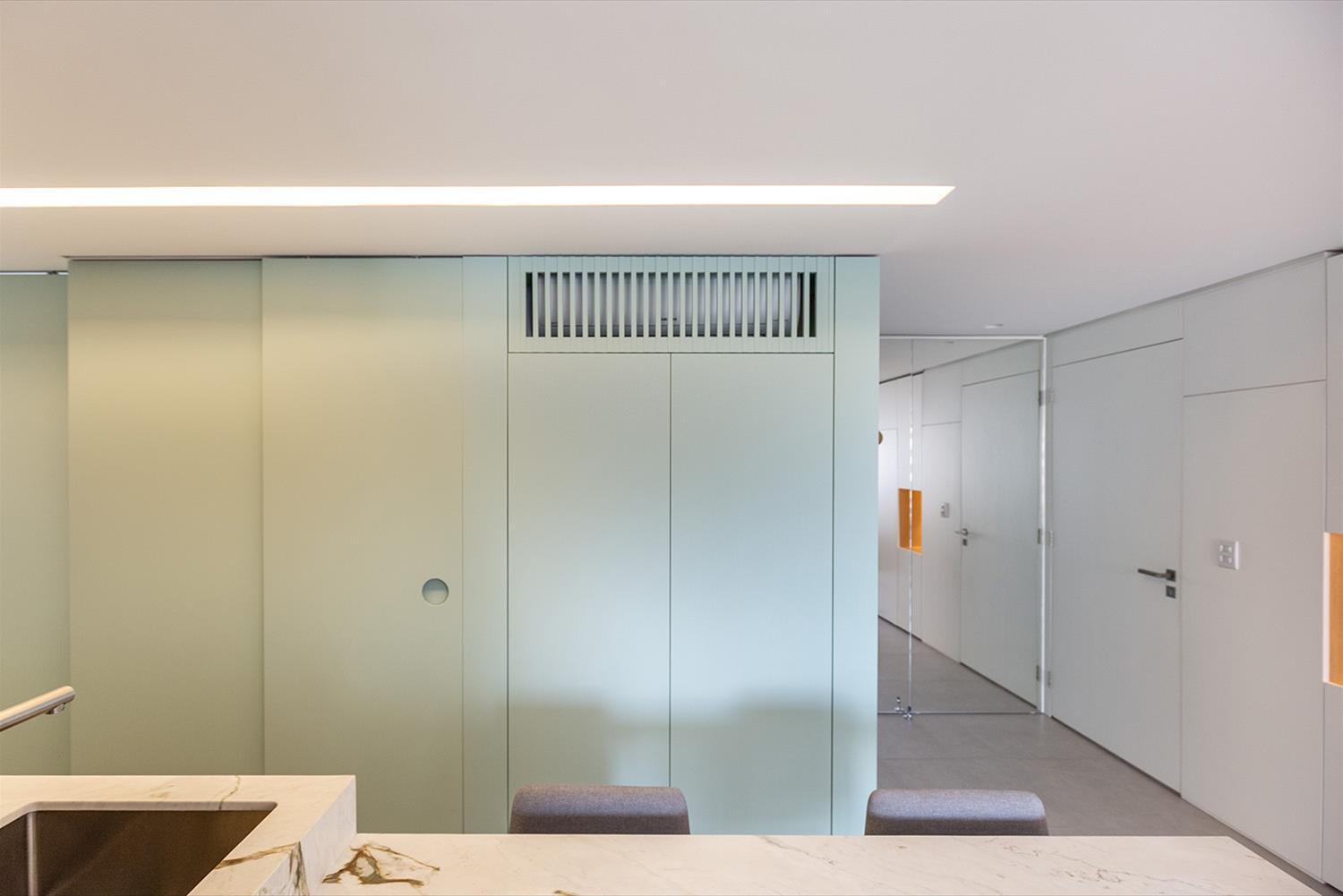 温馨舒适的 ME 公寓 | 木质与自然的完美结合-1