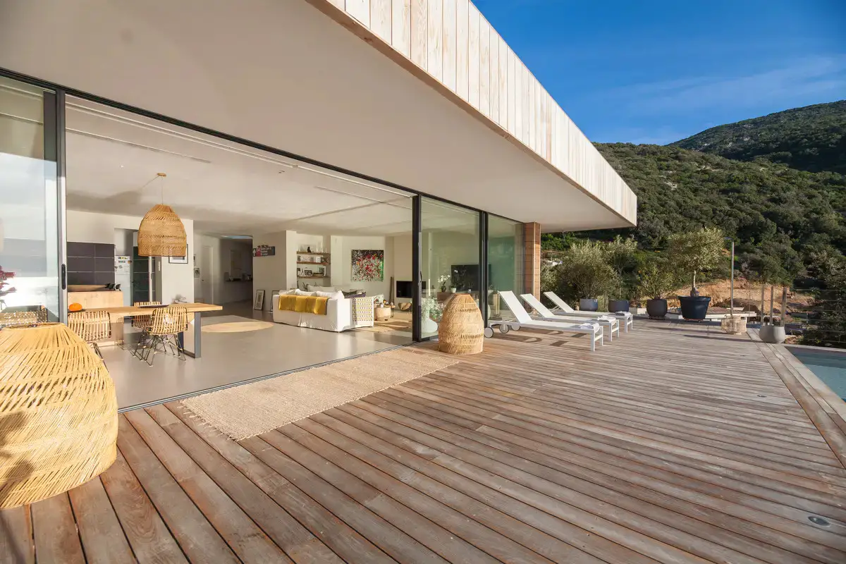 科西嘉海畔的完美融合 | 建筑大师的环保海景房-22