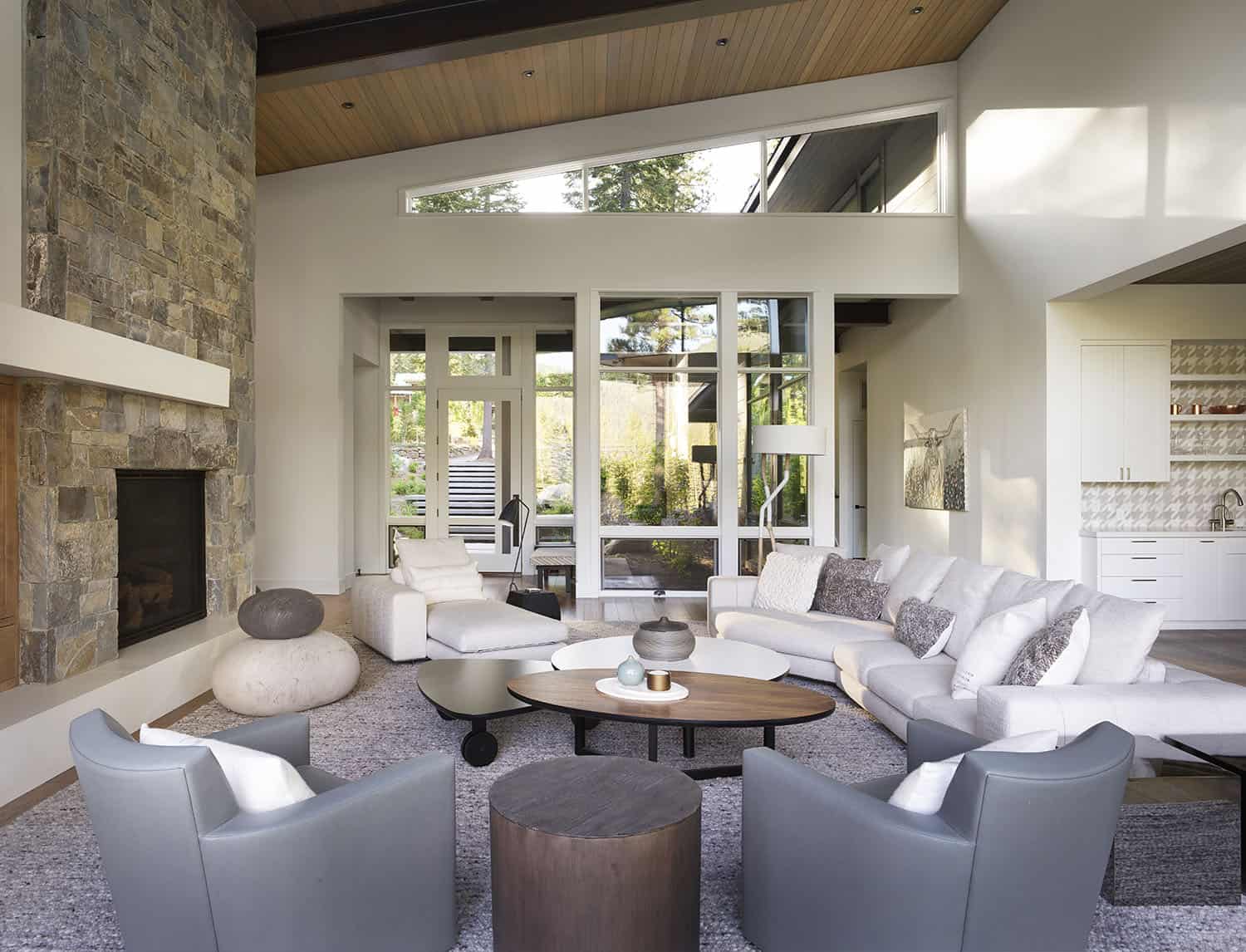 Enchanting mountain retreat in Truckee surrounded by an idyllic setting-7