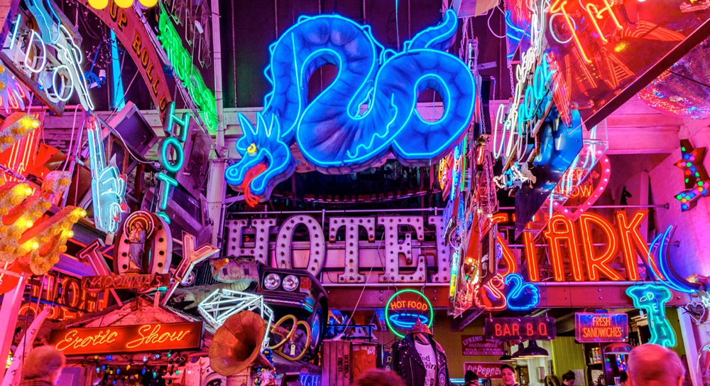 伦敦“上帝的垃圾场” | 霓虹灯的迷幻世界-6