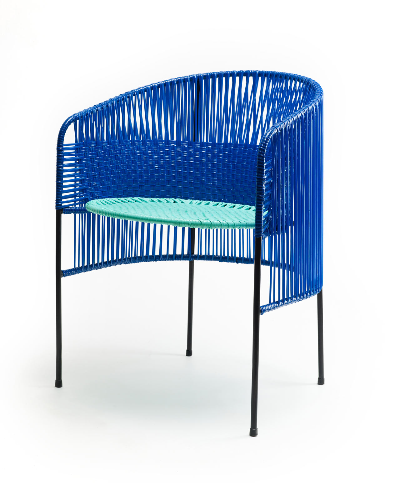 ames Launches CARIBE, a Colorful Outdoor Collection Made of Recycled Plastic-6