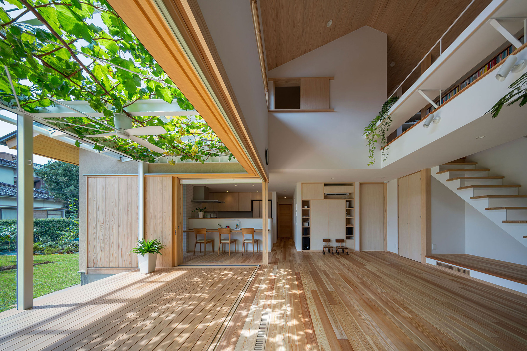 House with Grapevine Trellises / Takashi Okuno & Associates-15