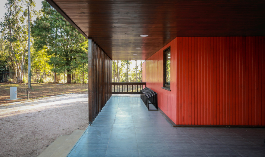 智利 Melirrehue 乡村学校 · 多功能中央庭院设计-22