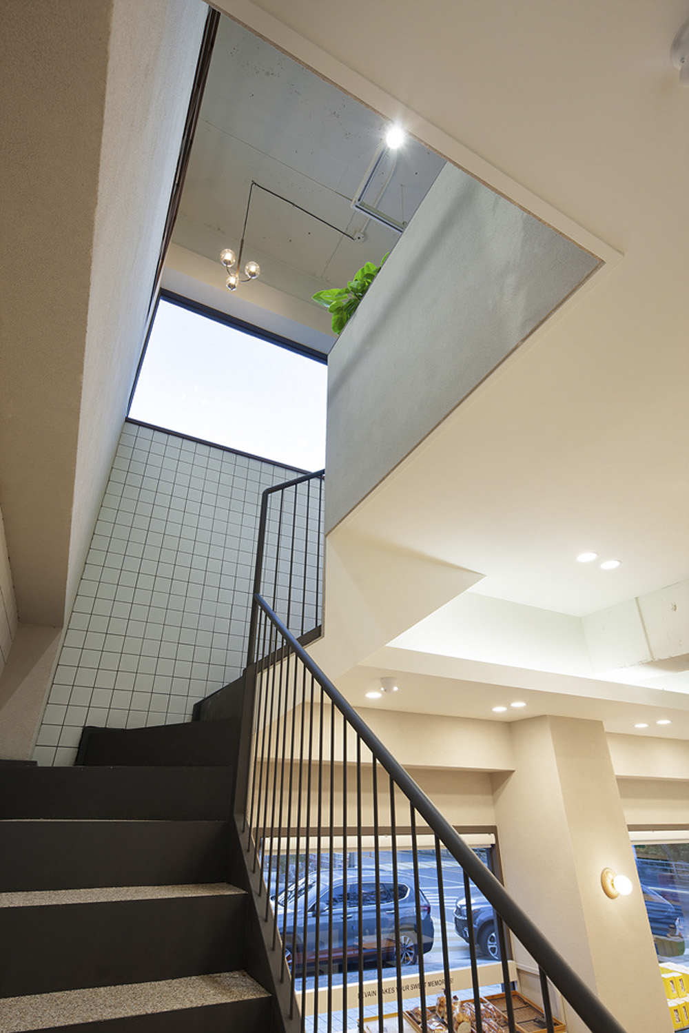 白色与木质的优雅结合 | 57 平米现代简约贝壳装饰设计-22