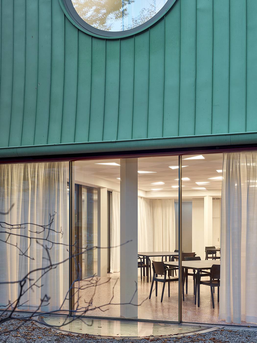 瑞士 Zurich St Peter & Paul 退休中心庭院办公建筑-9