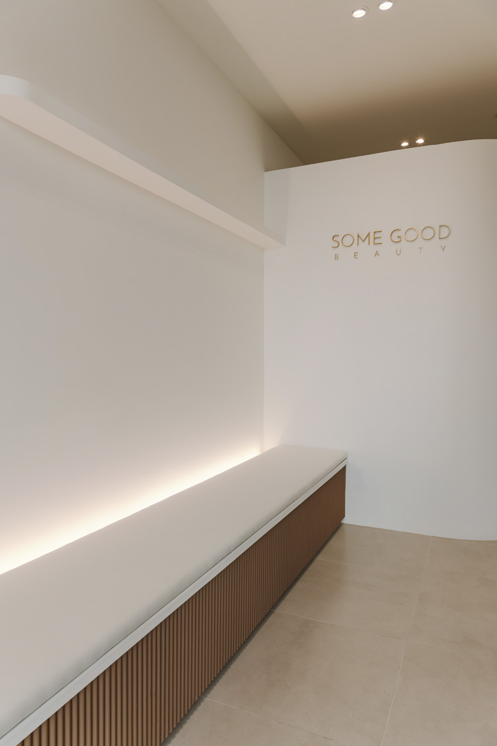 10 坪现代皮肤管理店的极简设计魅力-9