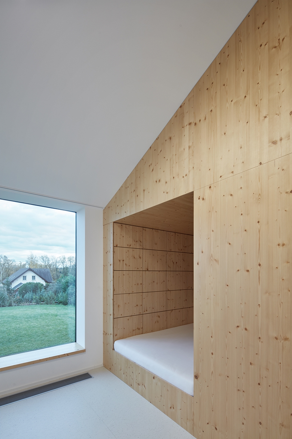 极简嵌入式住宅,打造自然私密空间-35