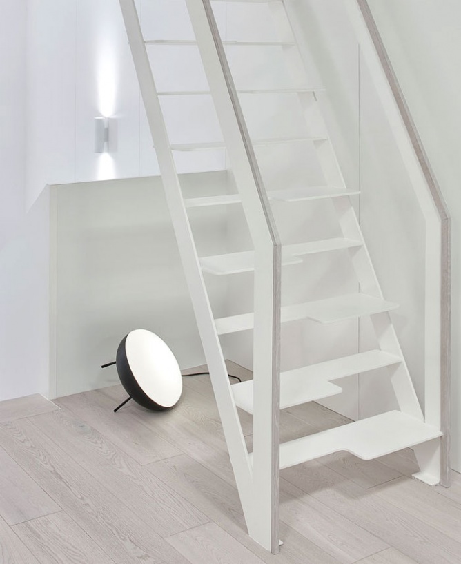 极简主义和鲜明特色的家-8