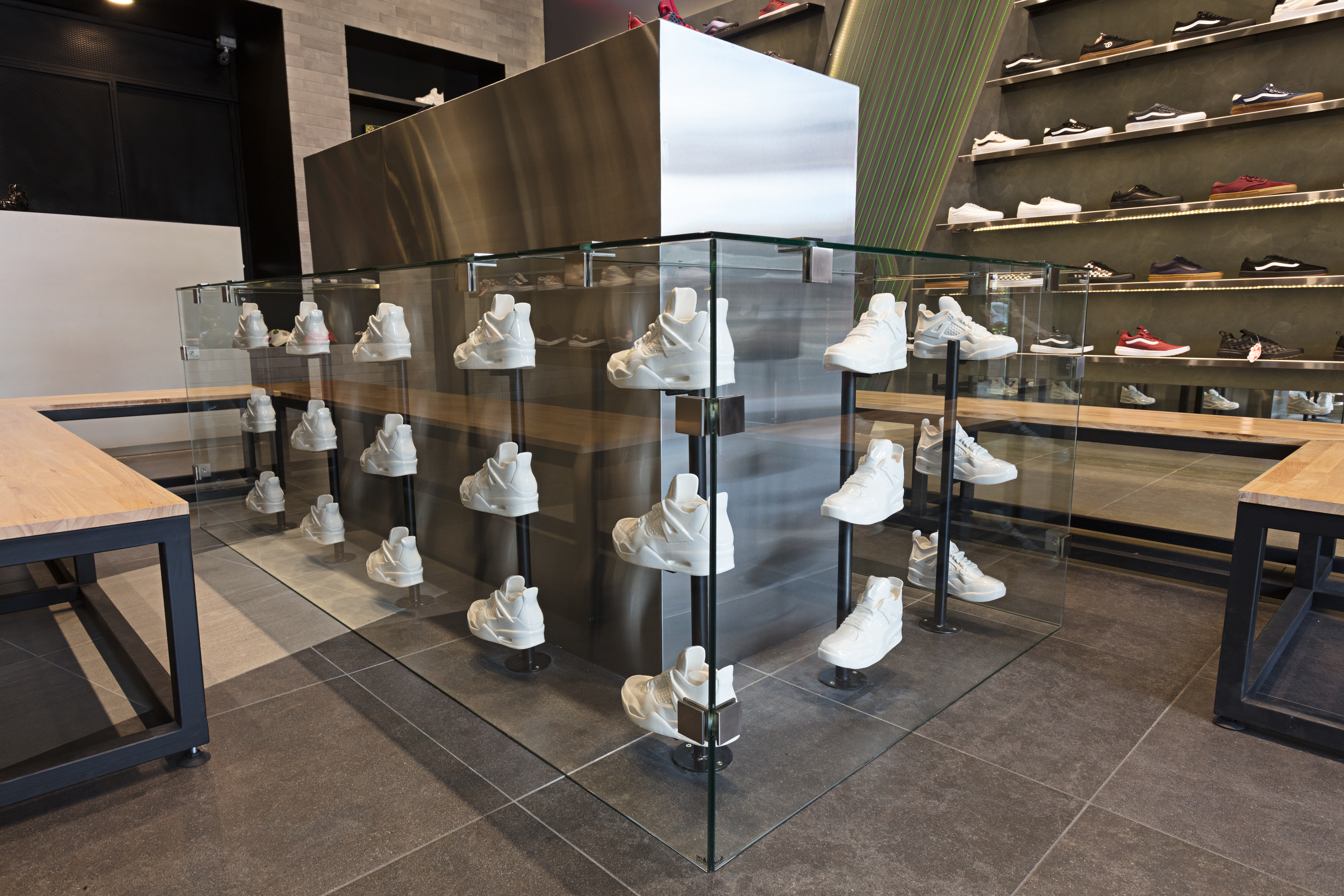 EQUILÁTERO 三维立体时尚运动鞋店-10