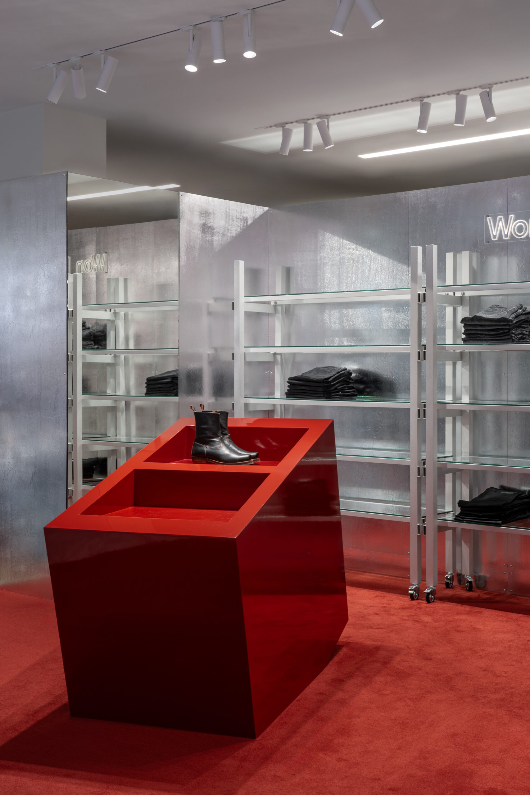 元百商店

注：这里Won可能是货币韩元的英文表述，但直接作为商店名一部分较难确切判断其含义，按照字面直接翻译为元 丨丹麦哥本哈根丨Atelier Axo-5