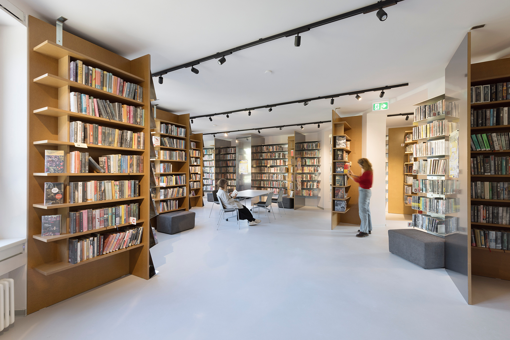 旧市政厅改造为社区图书馆丨斯洛伐克布拉迪斯拉发-25