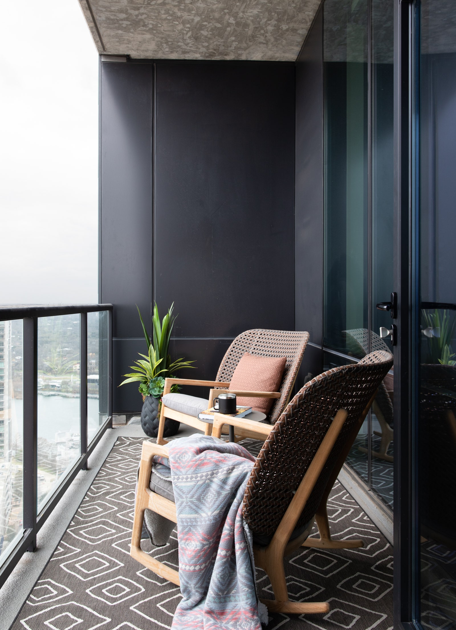 14 idées pour habiller élégamment son balcon cet été | AD Magazine-6