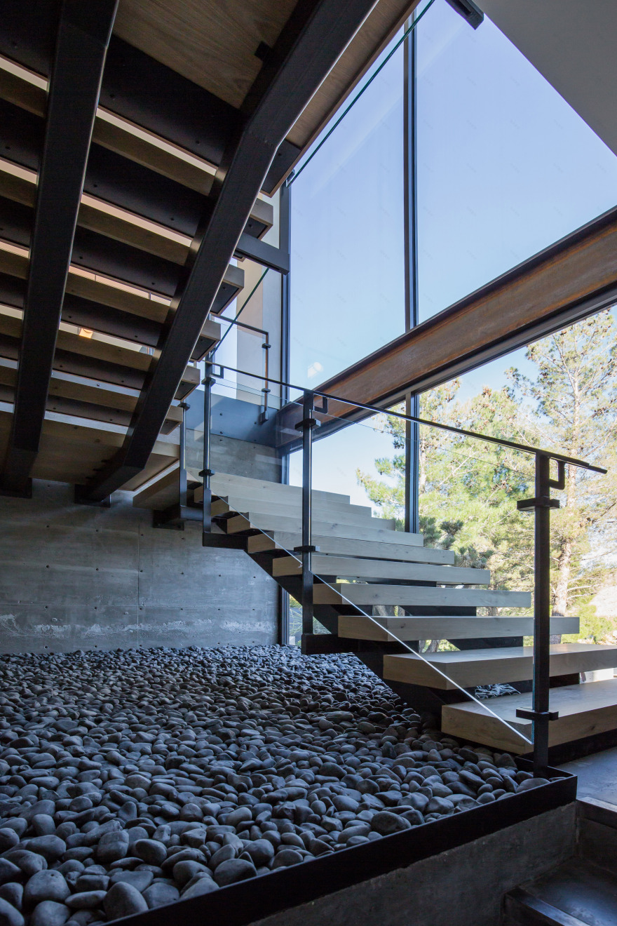 minimum/MAXIMUM | PUNCH-28