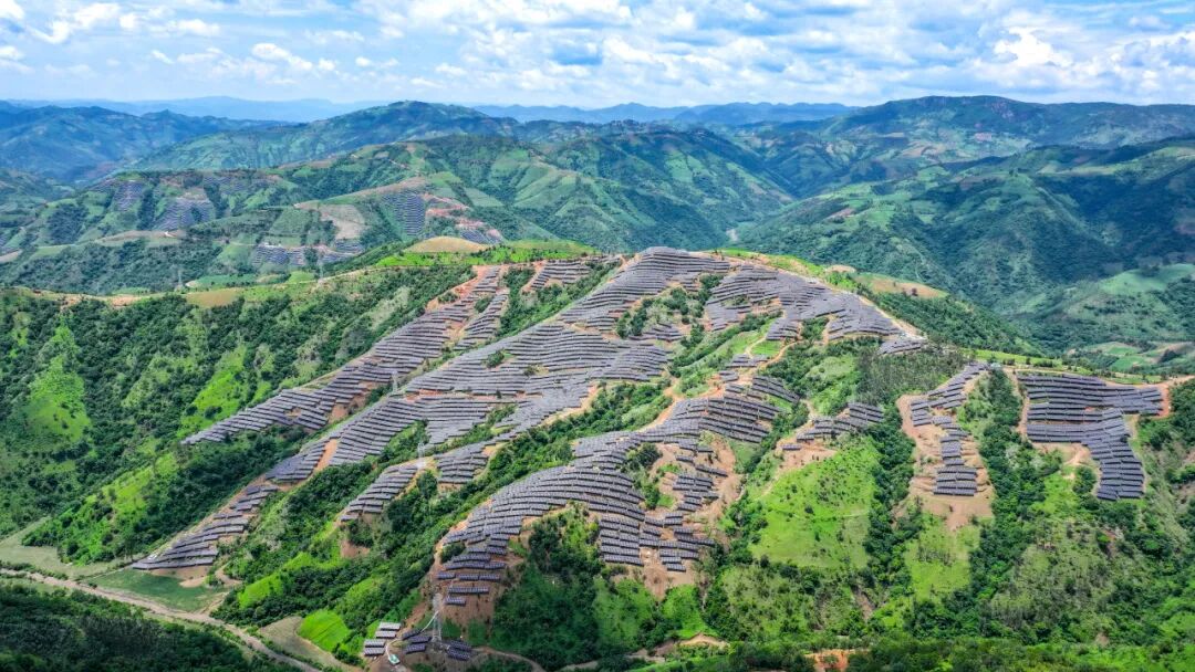 “光伏蓝海”点亮“绿色未来”，“二局造”红河开远光伏电站并网发电｜创新“造”未来⑭-70