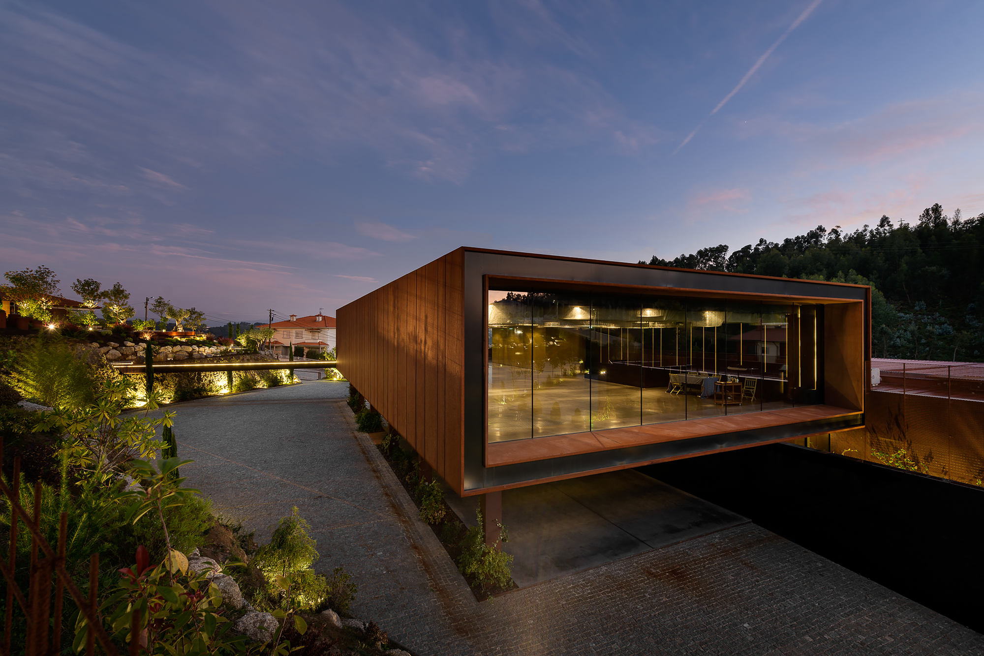 Suspended Matter Box Cultural Center / MMVARQUITECTO-33