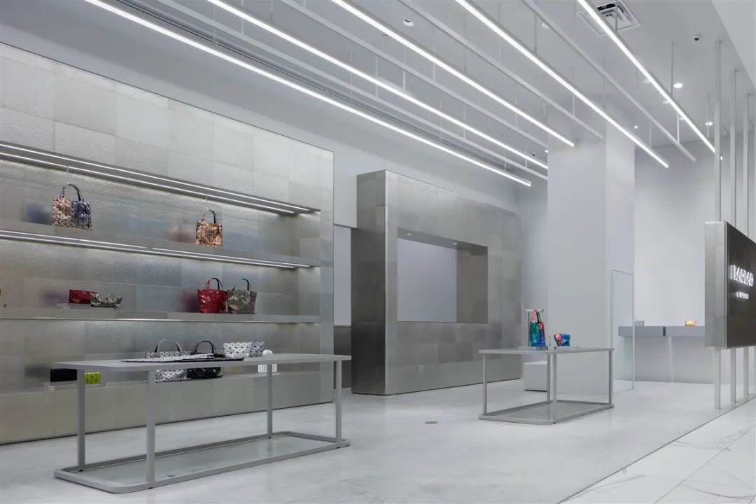 日本 BAO BAO ISSEY MIYAKE 包店设计丨Moment-5