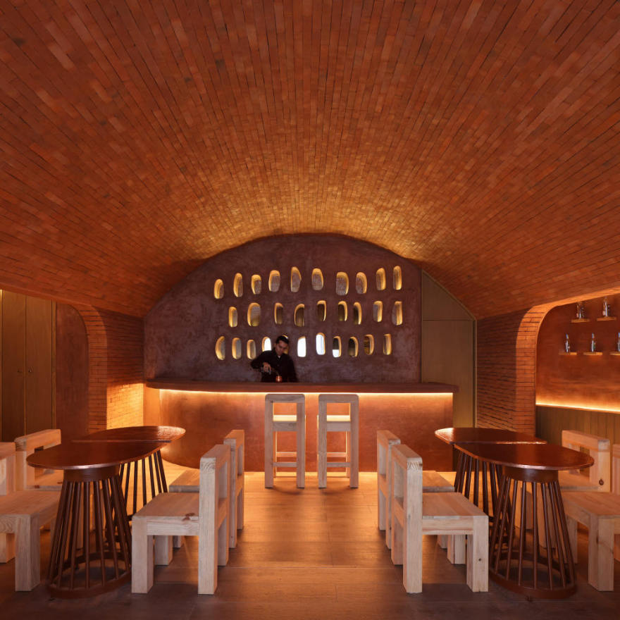 对工匠精心制作的尊重大地色调的酒吧设计丨荷兰多德雷赫特丨戈者设计-17