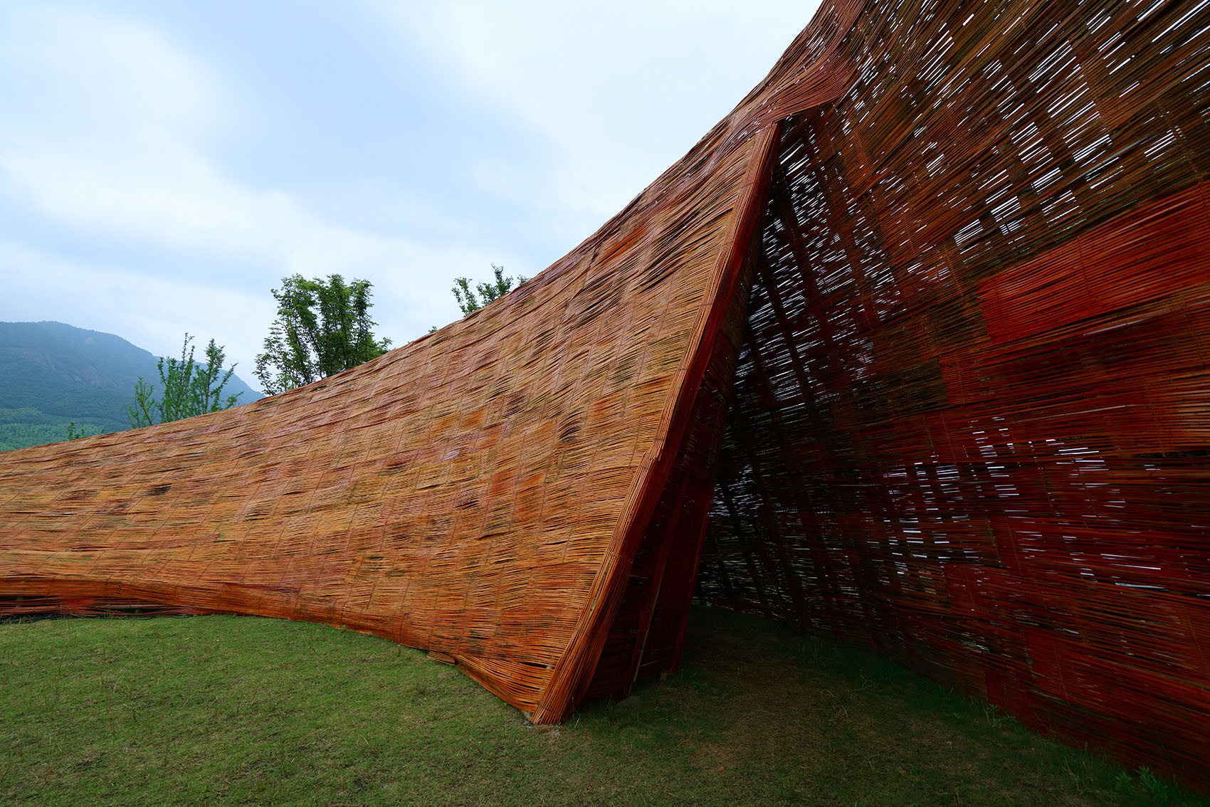 青山之弦 – 「在青山·群响艺术季」主舞台装置丨中国杭州丨姜元及其团队-14