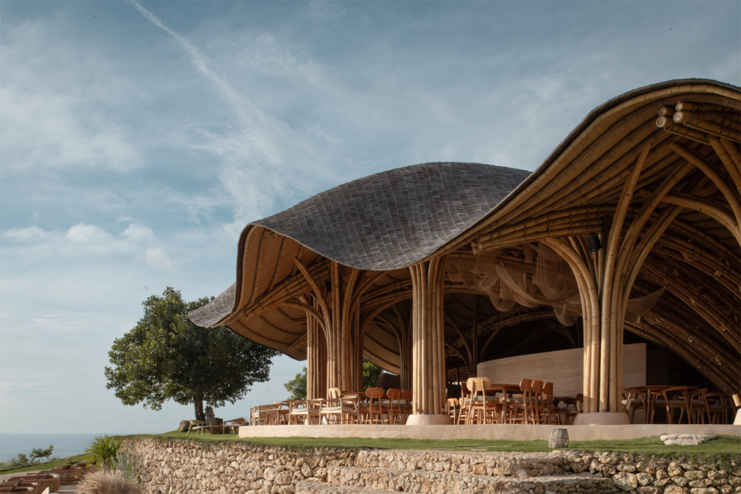 巴厘岛悬崖上的竹屋（Intaaya健康静修之所）丨Pablo Luna Studio-16