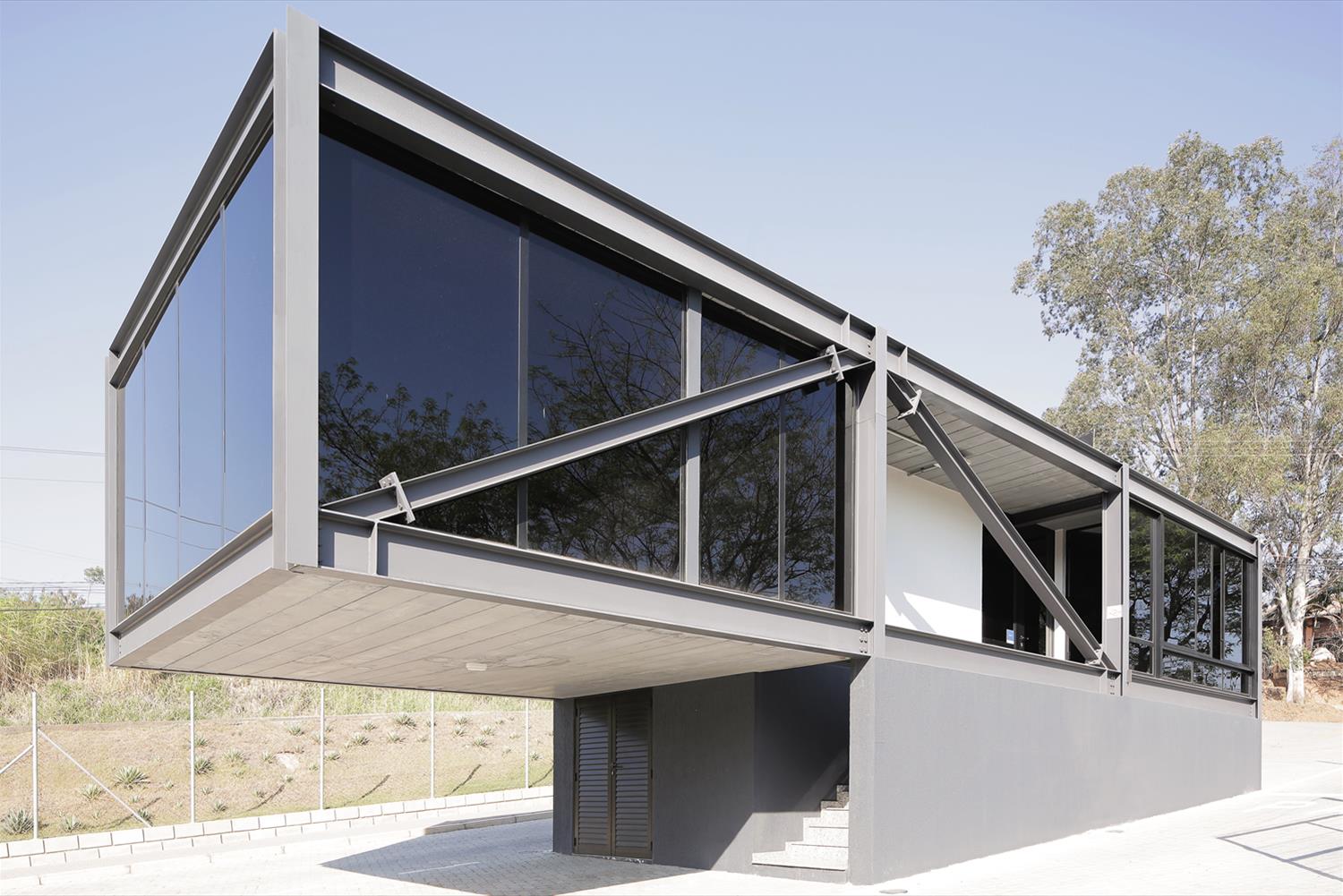 巴西 B&F Dias 工业建筑,尊重自然与现代工业风格的完美结合-2