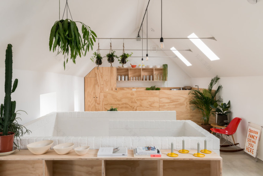 翠绿的;碧绿的;葱茏的-7