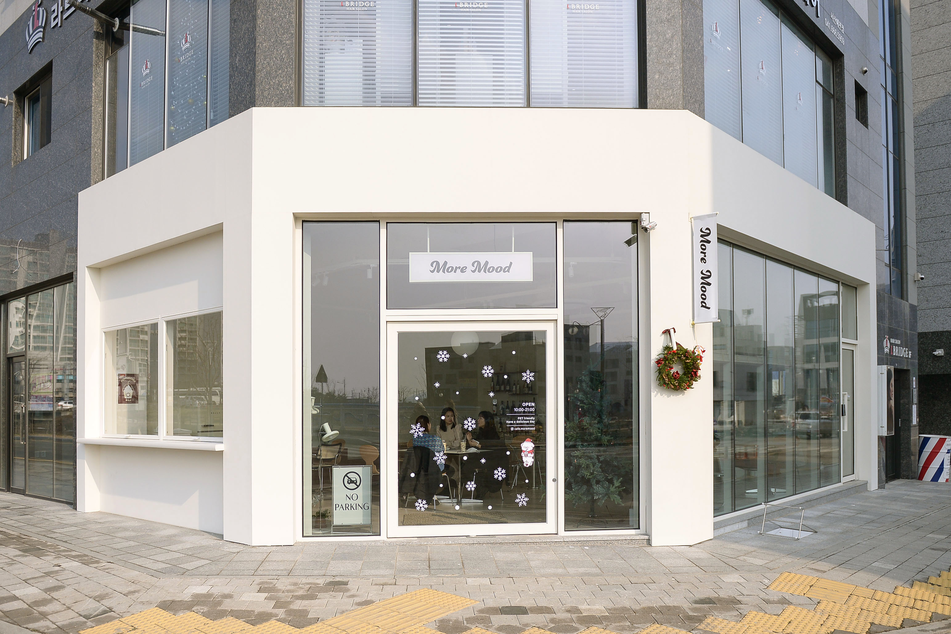 20 平米极简咖啡厅设计，韩式轻奢风格典范-2