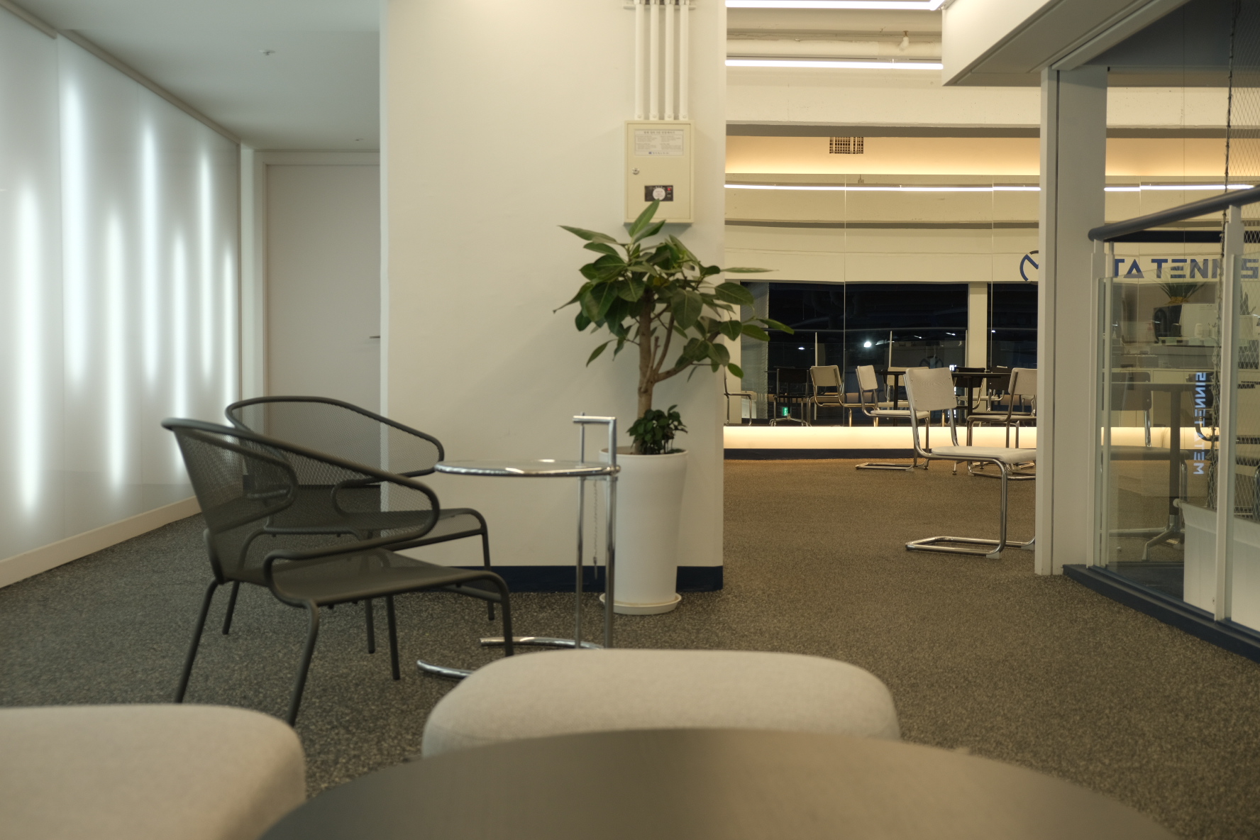 现代简约风 300 平室内网球场馆设计-12