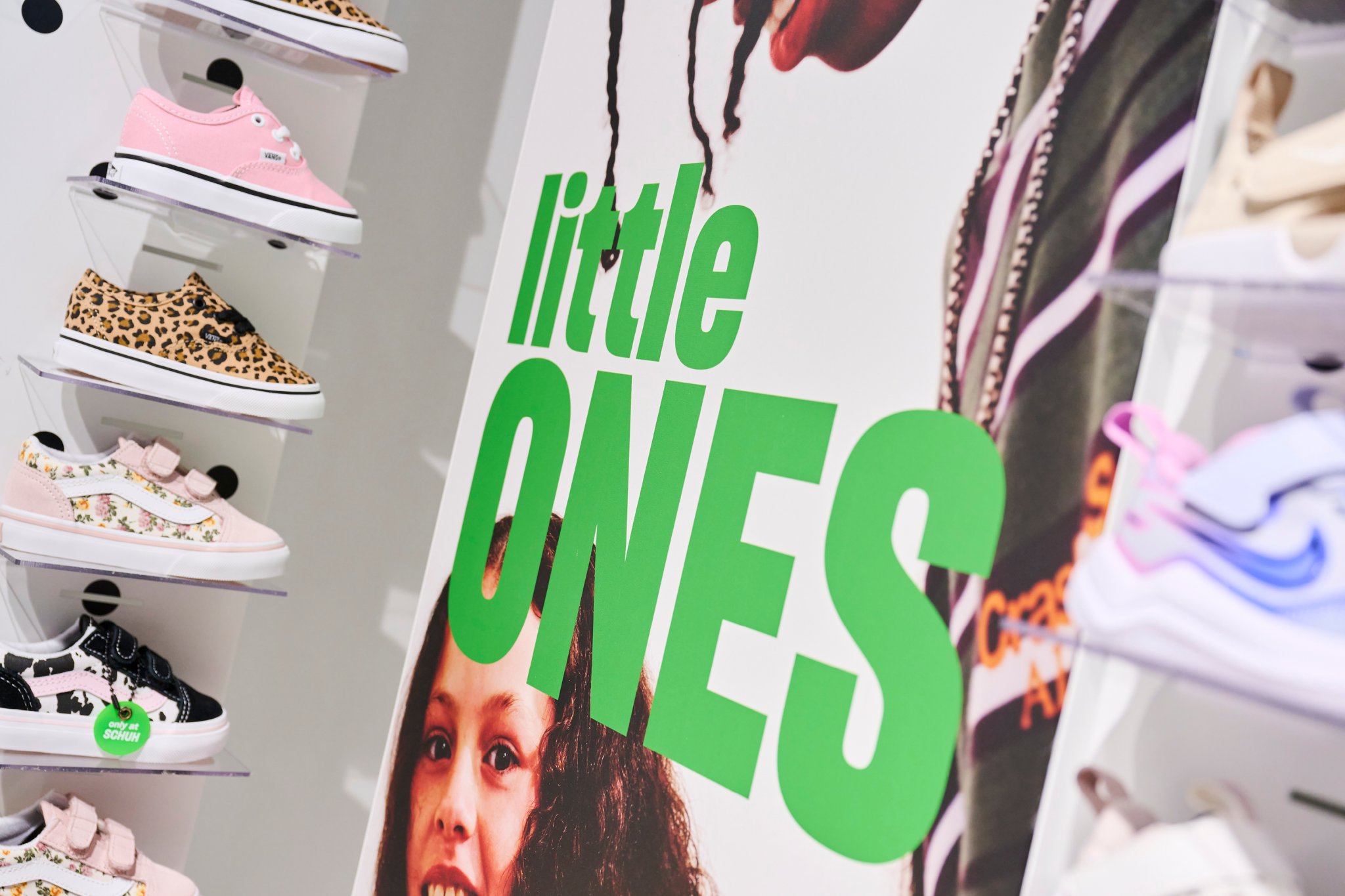 SCHUH在Meadowhall购物中心重新开业店铺更新丨英国谢菲尔德丨Briggs Hillier-12