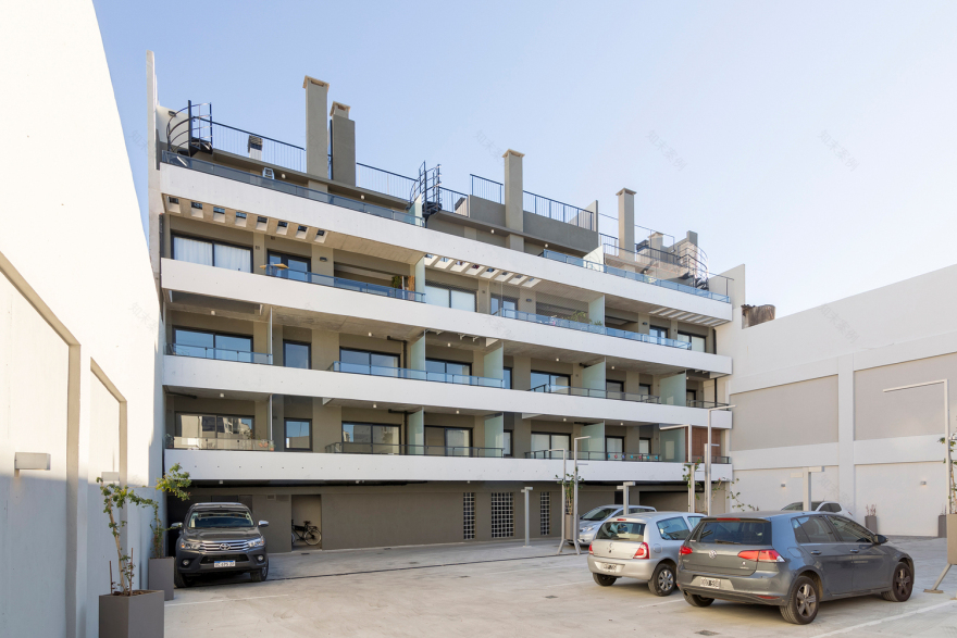 阿根廷 JA1205 住宅楼 · 双体建筑与社区的和谐共生-41