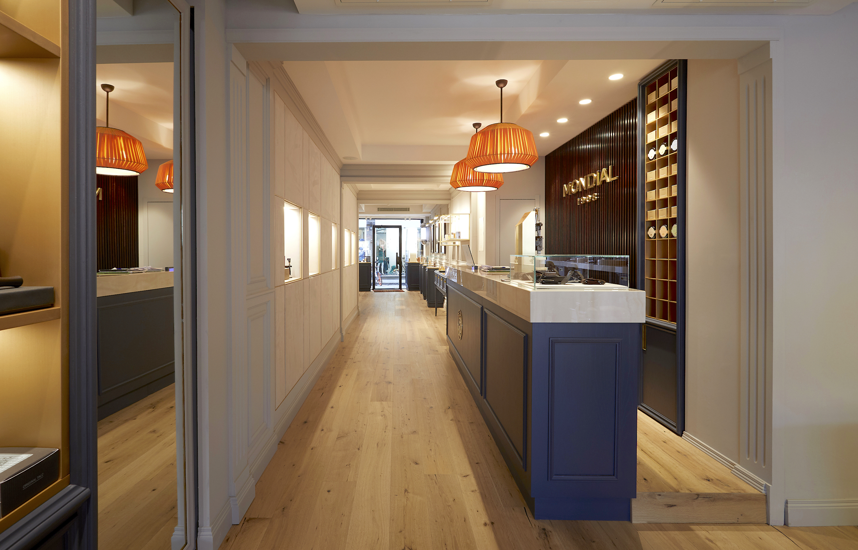 佛罗伦萨百年品牌旗舰店,传统与精致的男士美容空间-6