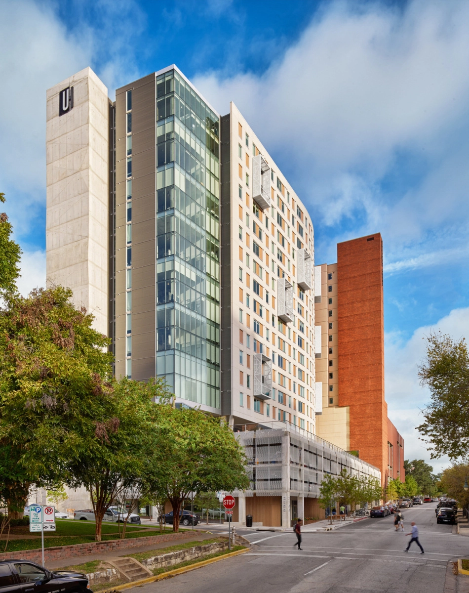 德州大学奥斯汀分校的绿色高楼公寓(University House Austin)-4