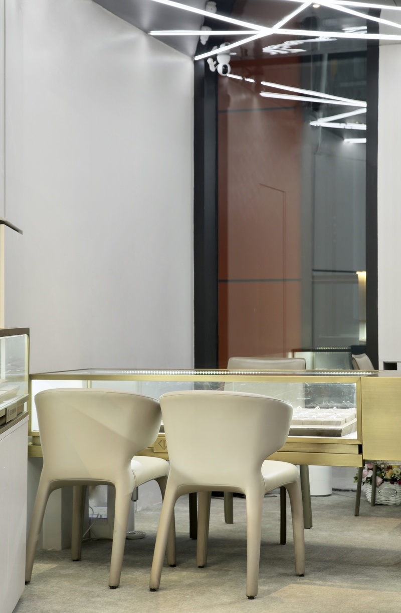 核心商圈“钻石礼盒”珠宝店-16