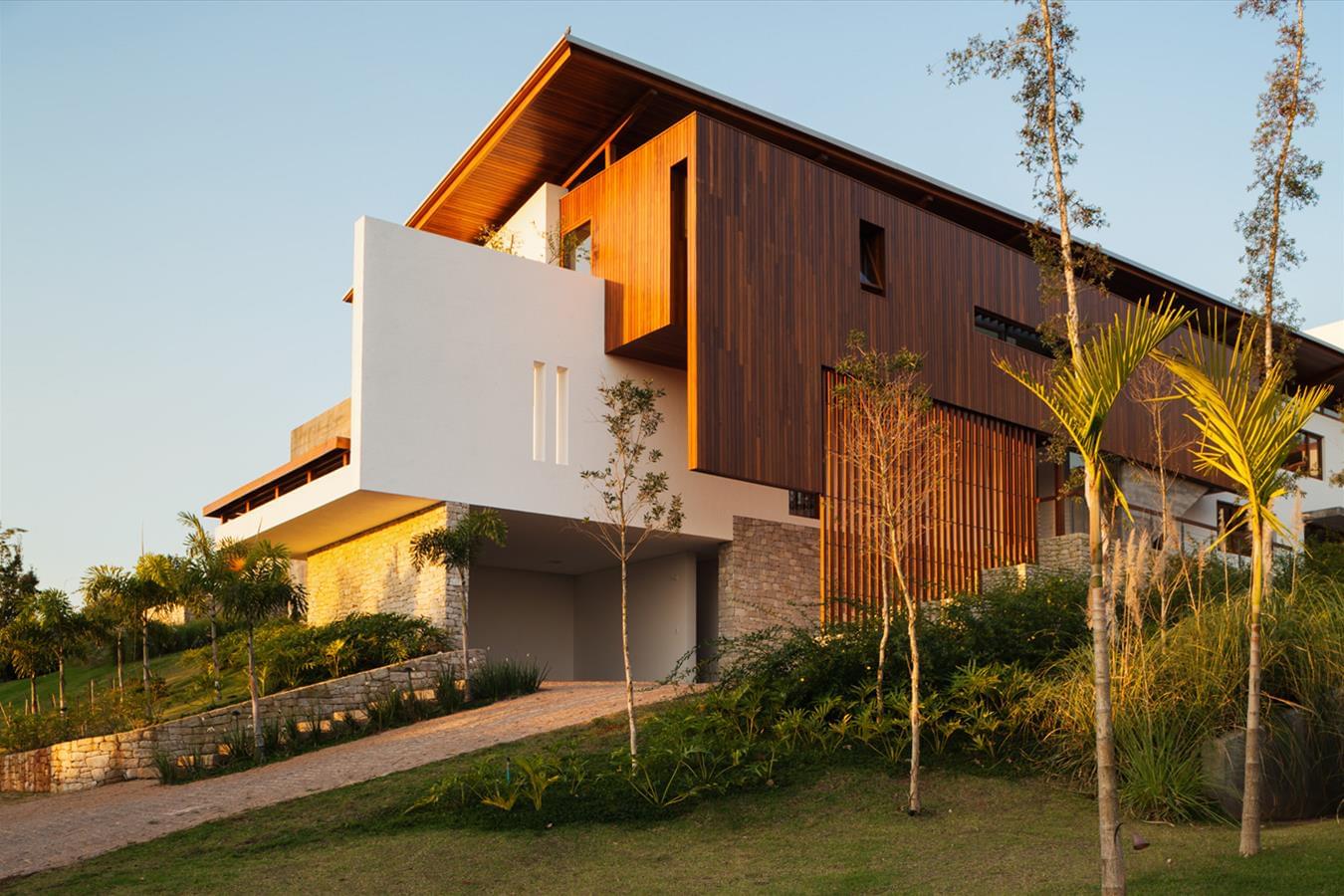 巴西 Bragança Paulista 斜坡住宅-7