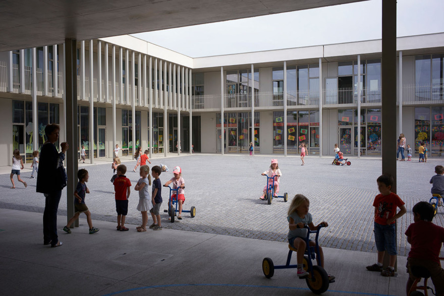 法国 Pomme de Pin 学校建筑群 | 室内景观丰富,融入自然-45