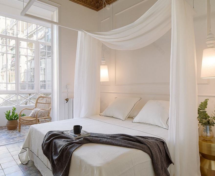 A Refined Eixample Apartment Redefinition: Modern Meets Classic-7